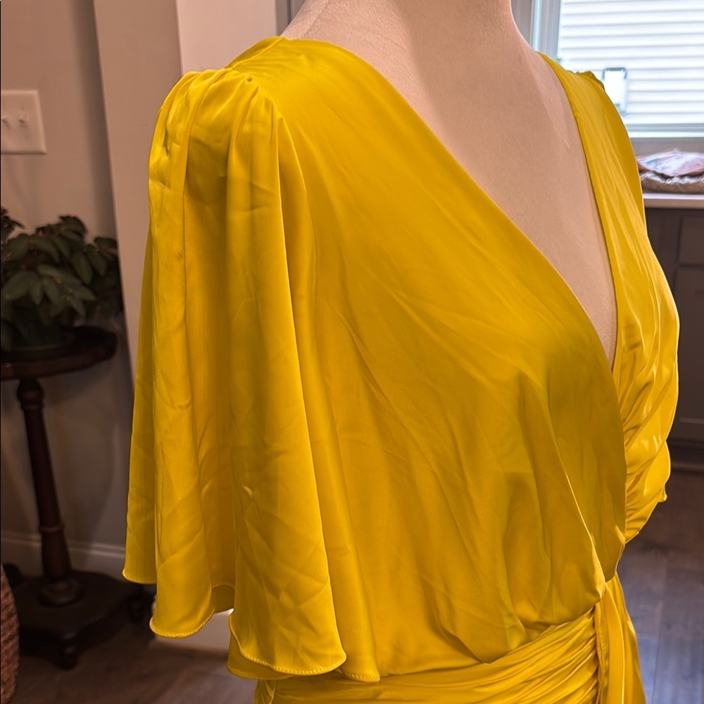 Mac Duggal Yellow Cocktail Mini Dress with Ruched Plunge Neckline - Picture 3 of 7
